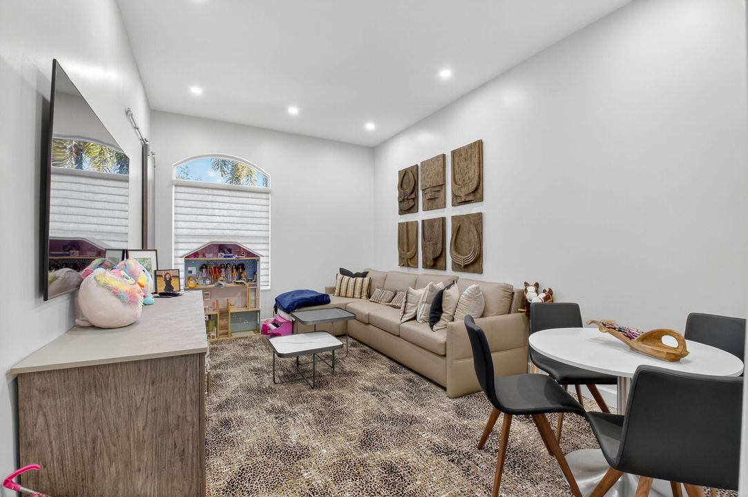 For Sale: $3,695,000 (5 beds, 4 baths, 4764 Square Feet)