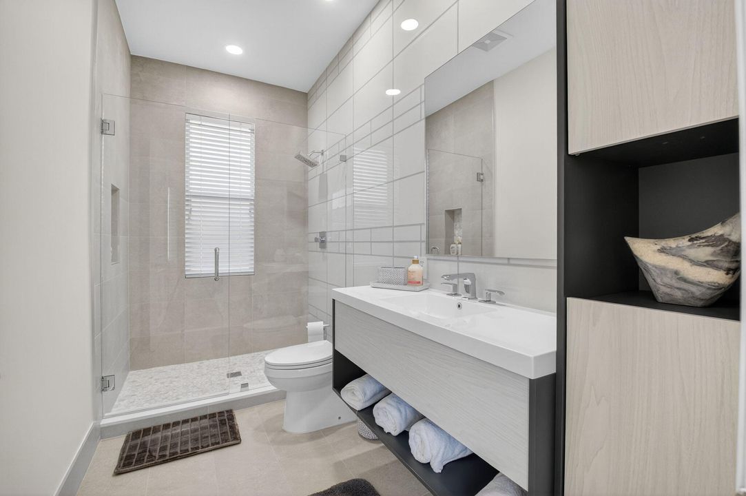 For Sale: $3,695,000 (5 beds, 4 baths, 4764 Square Feet)