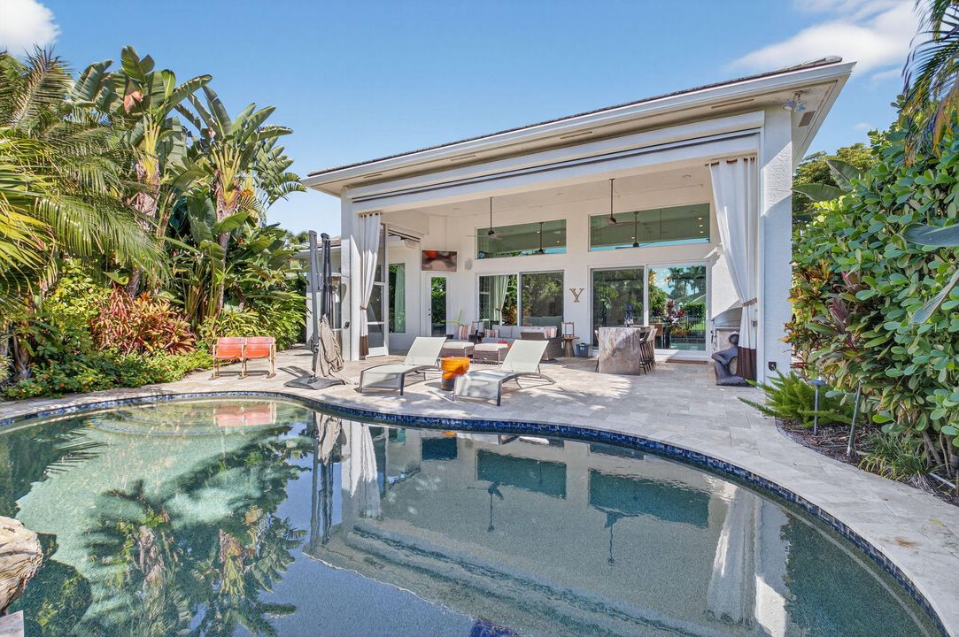 For Sale: $3,695,000 (5 beds, 4 baths, 4764 Square Feet)