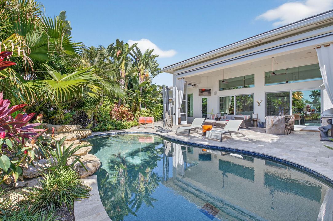 For Sale: $3,695,000 (5 beds, 4 baths, 4764 Square Feet)