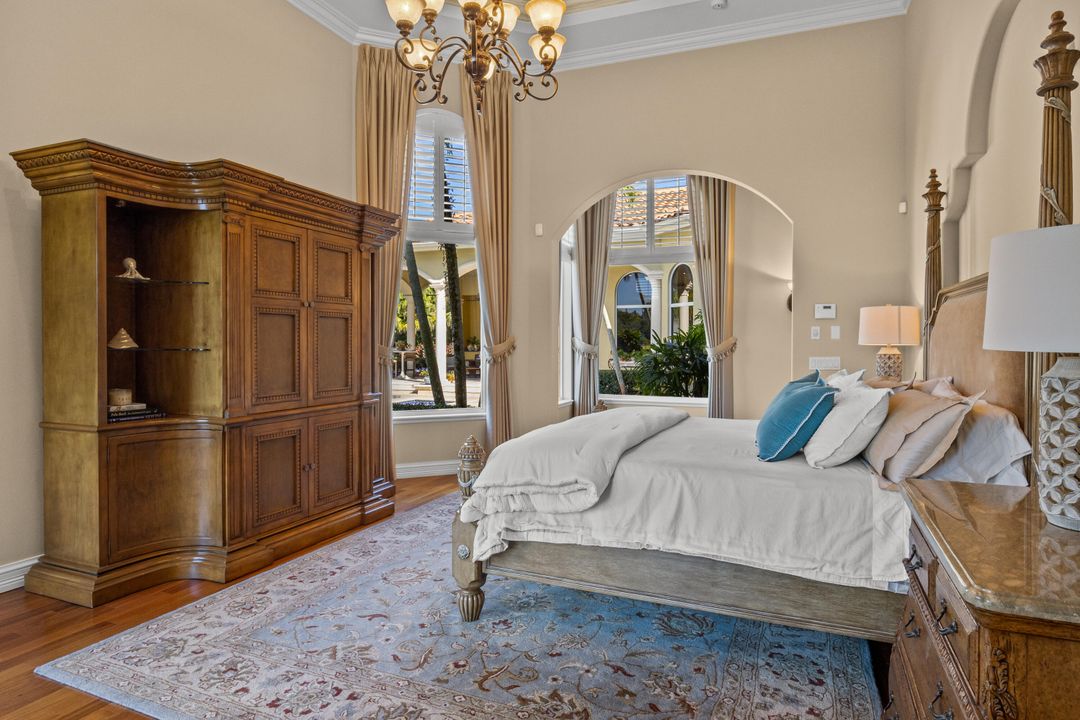 For Sale: $5,495,000 (6 beds, 5 baths, 6780 Square Feet)