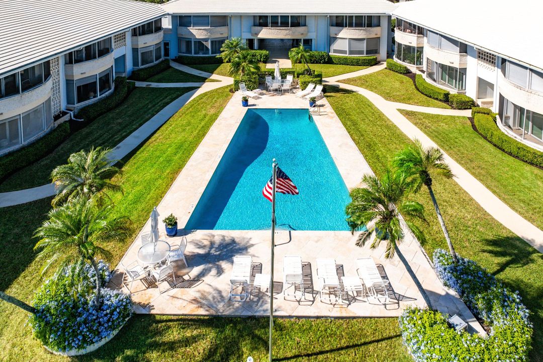 For Sale: $850,000 (2 beds, 2 baths, 1310 Square Feet)