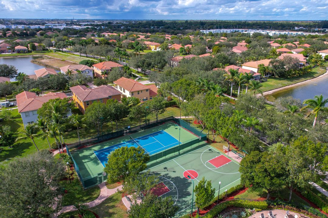 For Sale: $625,000 (4 beds, 3 baths, 3119 Square Feet)