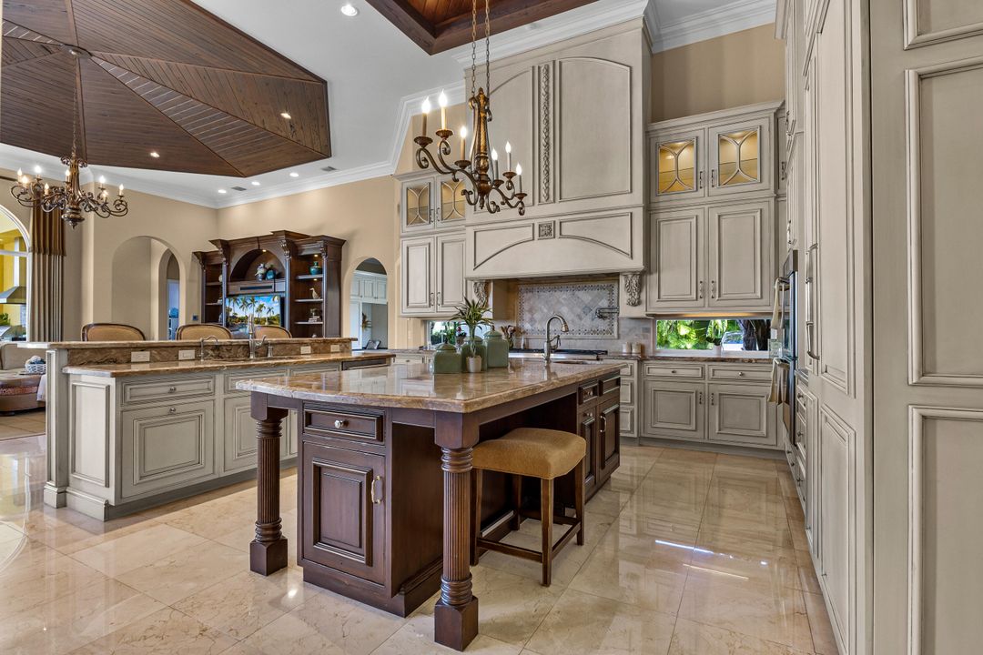 For Sale: $5,495,000 (6 beds, 5 baths, 6780 Square Feet)