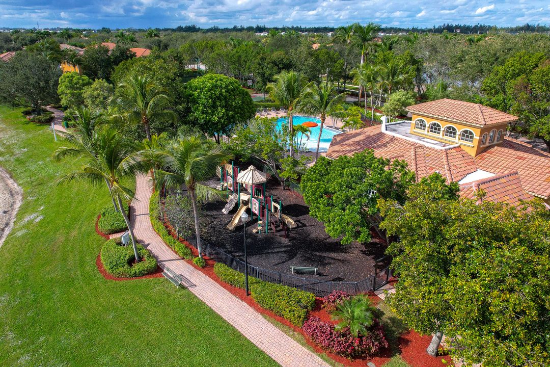 For Sale: $625,000 (4 beds, 3 baths, 3119 Square Feet)