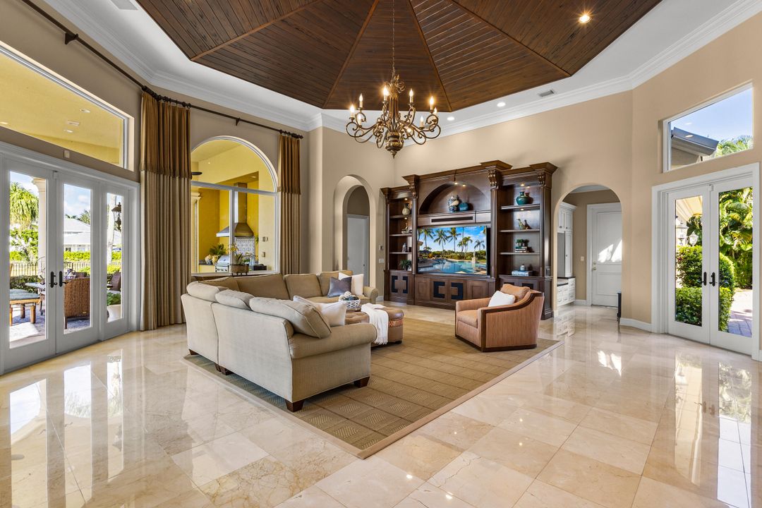 For Sale: $5,495,000 (6 beds, 5 baths, 6780 Square Feet)