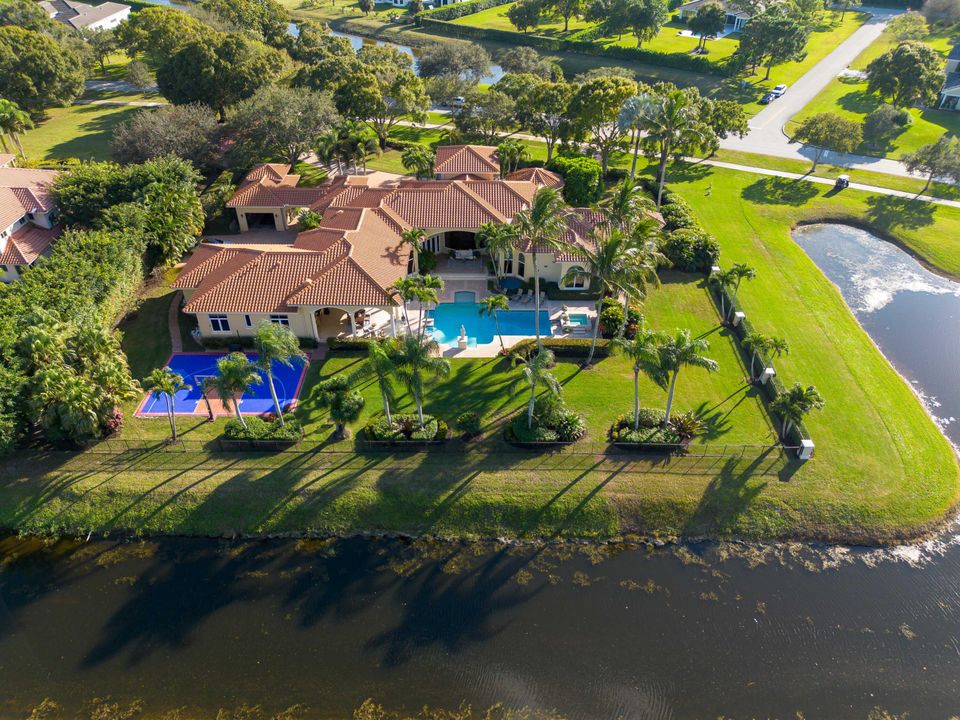 For Sale: $5,495,000 (6 beds, 5 baths, 6780 Square Feet)