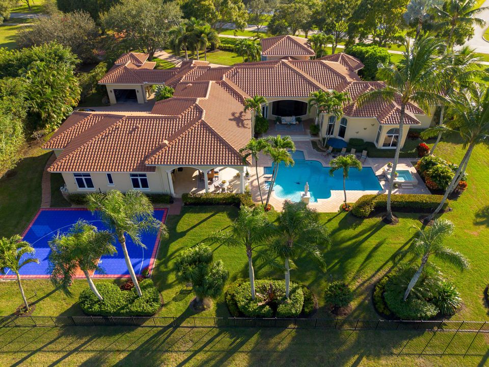 For Sale: $5,495,000 (6 beds, 5 baths, 6780 Square Feet)