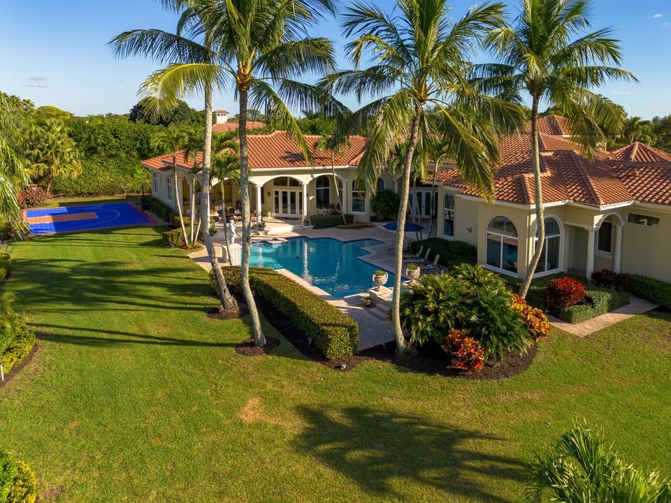 For Sale: $5,495,000 (6 beds, 5 baths, 6780 Square Feet)