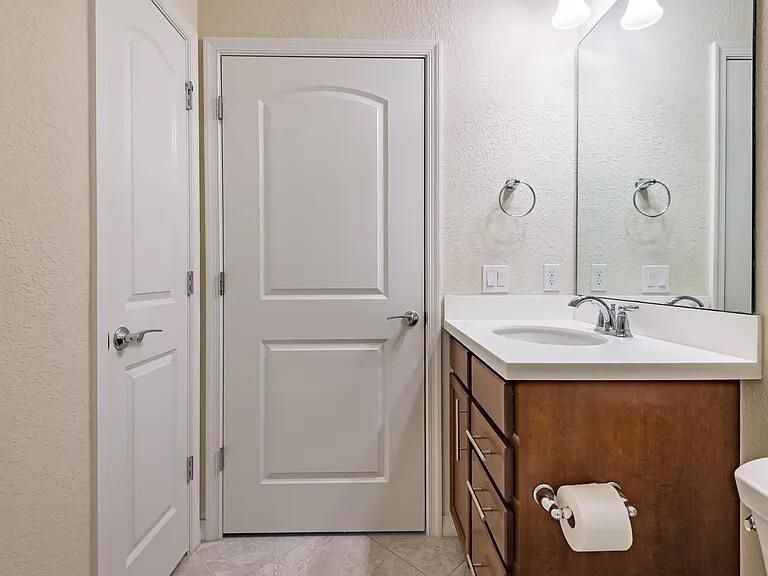 For Rent: $3,900 (3 beds, 2 baths, 1886 Square Feet)