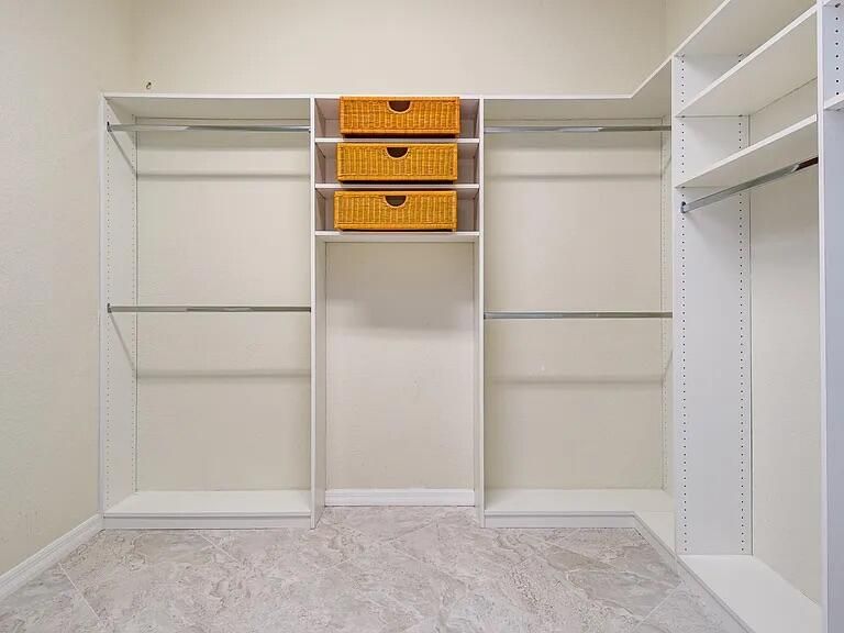 For Rent: $3,900 (3 beds, 2 baths, 1886 Square Feet)