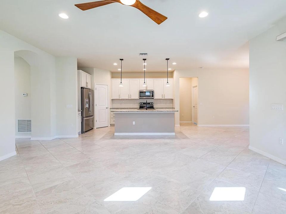 For Rent: $3,900 (3 beds, 2 baths, 1886 Square Feet)