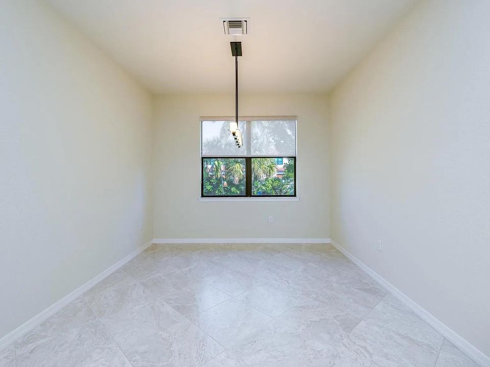 For Rent: $3,900 (3 beds, 2 baths, 1886 Square Feet)