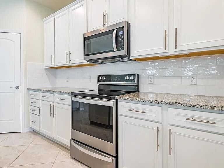 For Rent: $3,900 (3 beds, 2 baths, 1886 Square Feet)