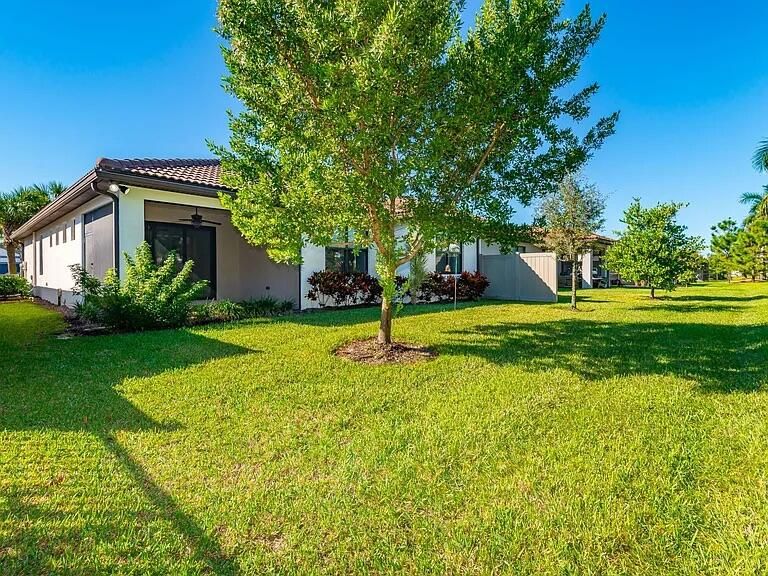 For Rent: $3,900 (3 beds, 2 baths, 1886 Square Feet)