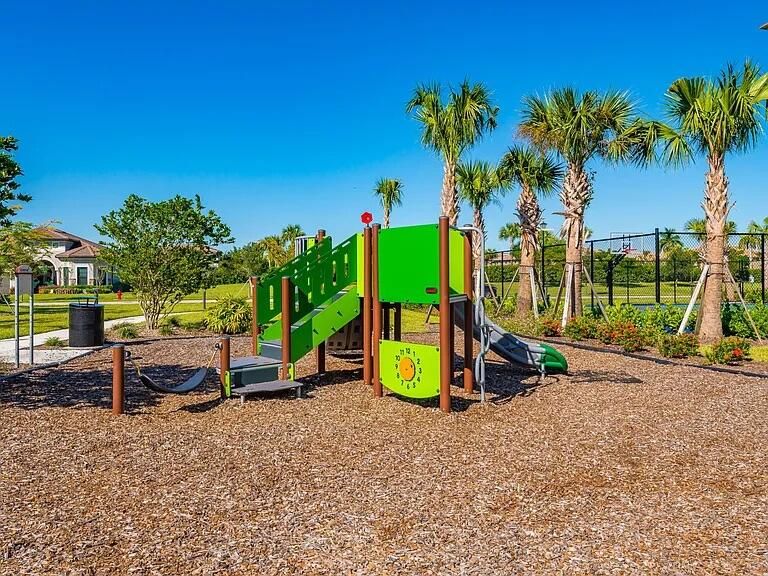 For Rent: $3,900 (3 beds, 2 baths, 1886 Square Feet)