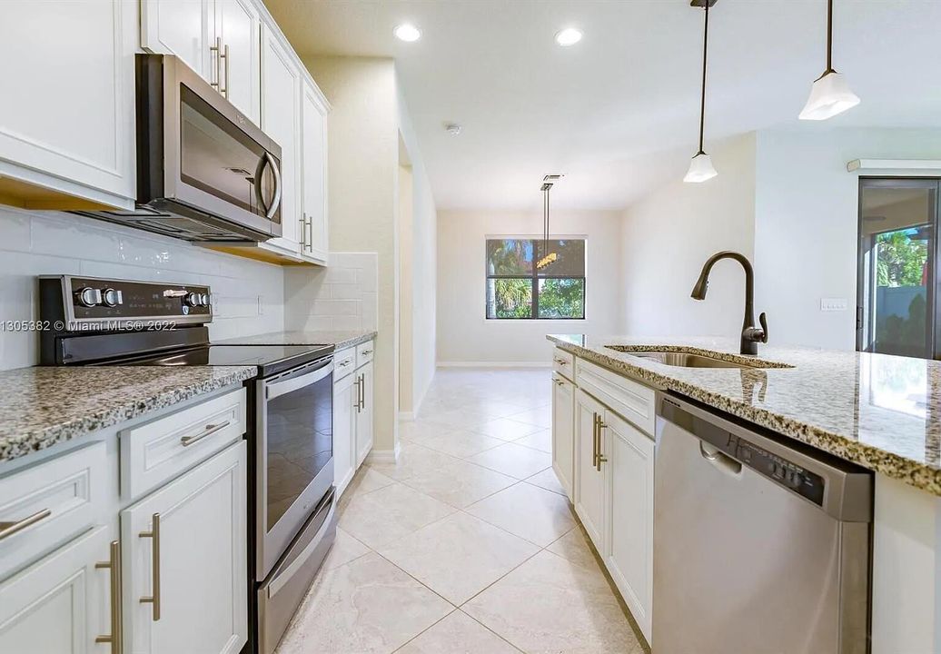 For Rent: $3,900 (3 beds, 2 baths, 1886 Square Feet)