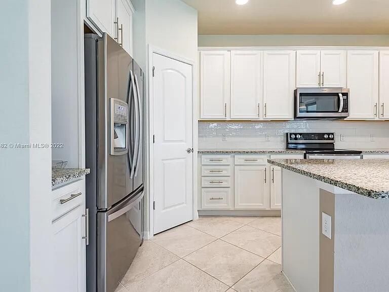 For Rent: $3,900 (3 beds, 2 baths, 1886 Square Feet)