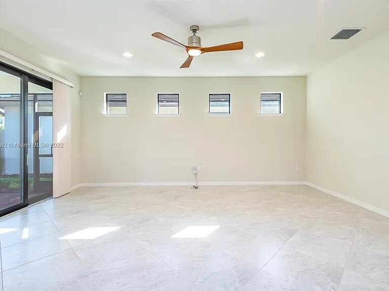 For Rent: $3,900 (3 beds, 2 baths, 1886 Square Feet)