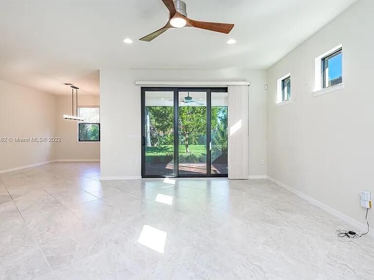 For Rent: $3,900 (3 beds, 2 baths, 1886 Square Feet)