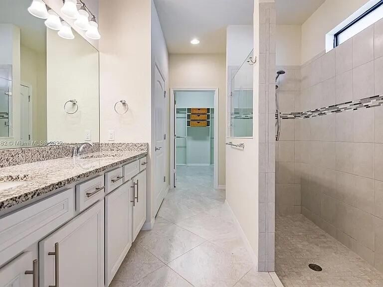 For Rent: $3,900 (3 beds, 2 baths, 1886 Square Feet)