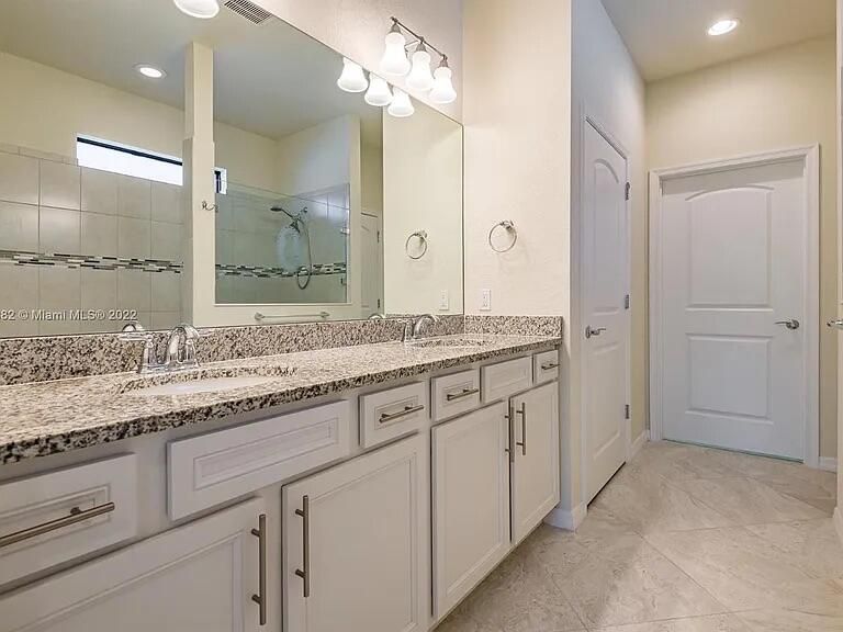 For Rent: $3,900 (3 beds, 2 baths, 1886 Square Feet)