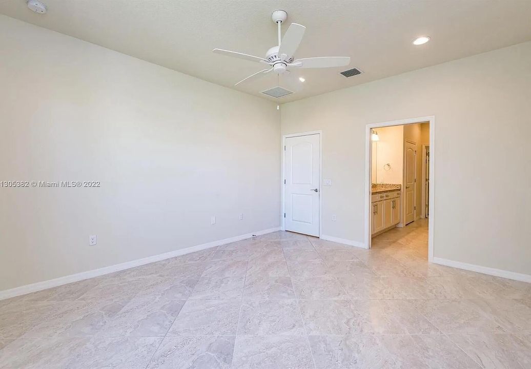 For Rent: $3,900 (3 beds, 2 baths, 1886 Square Feet)
