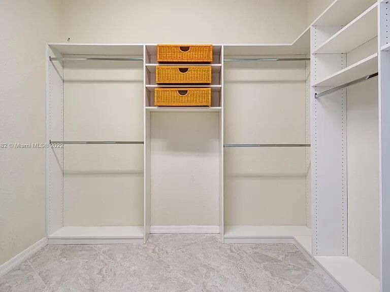 For Rent: $3,900 (3 beds, 2 baths, 1886 Square Feet)