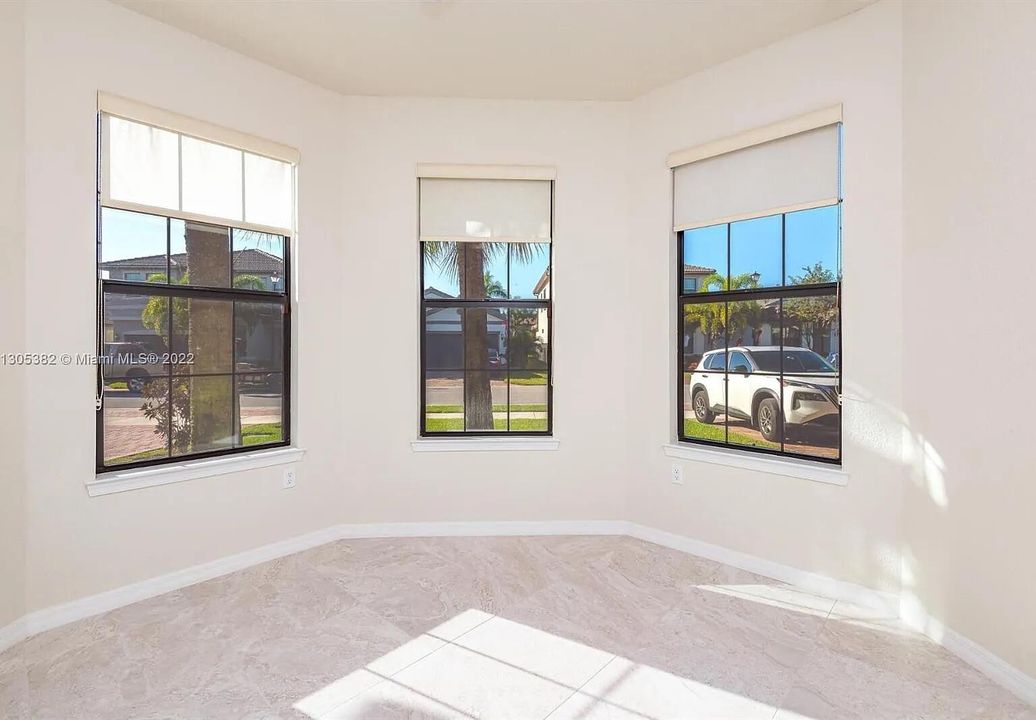 For Rent: $3,900 (3 beds, 2 baths, 1886 Square Feet)