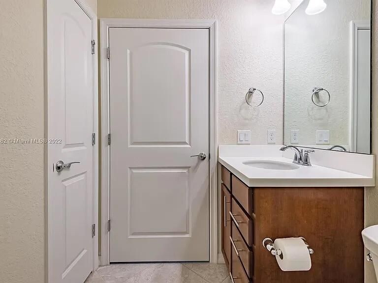 For Rent: $3,900 (3 beds, 2 baths, 1886 Square Feet)