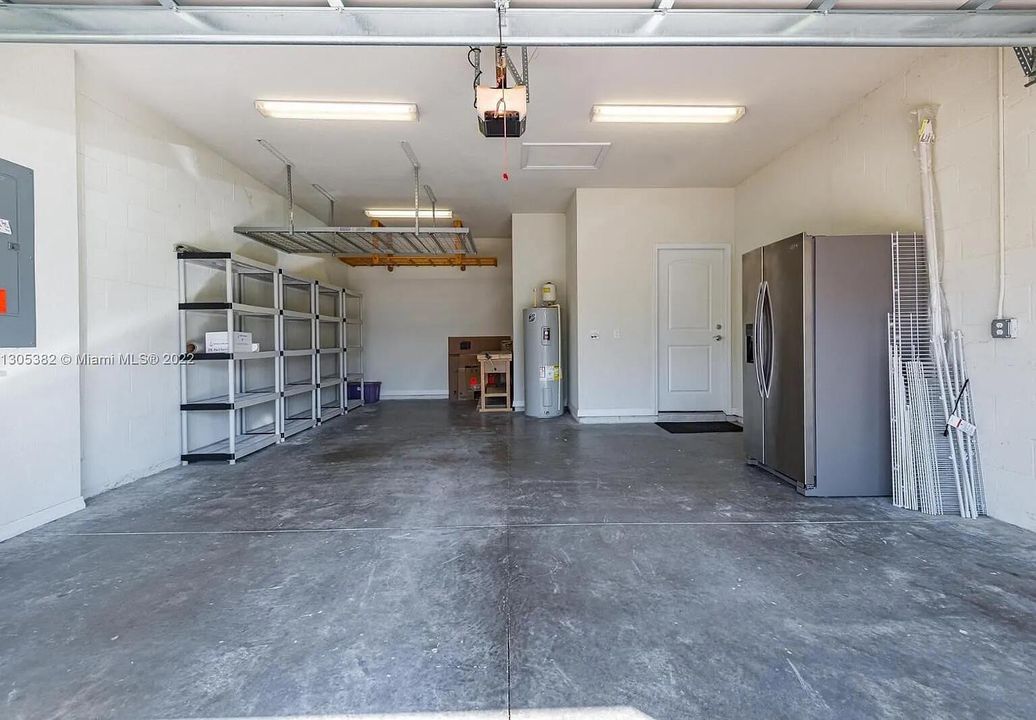 For Rent: $3,900 (3 beds, 2 baths, 1886 Square Feet)