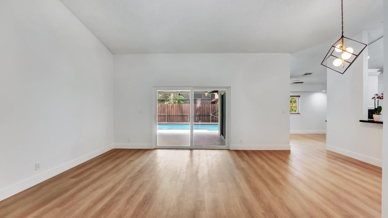 В аренду: $4,700 (4 спален, 2 ванн, 1773 Квадратных фут)