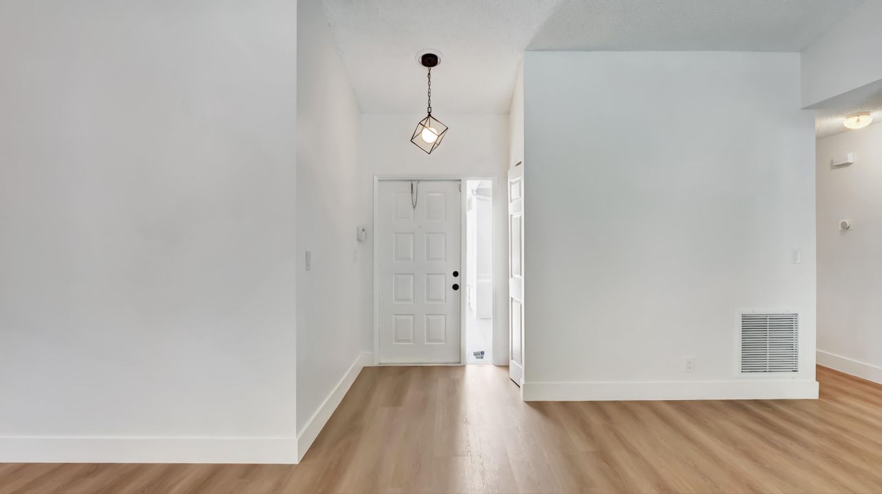 В аренду: $4,700 (4 спален, 2 ванн, 1773 Квадратных фут)