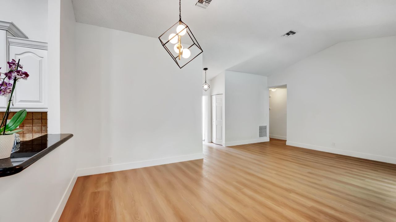 В аренду: $4,700 (4 спален, 2 ванн, 1773 Квадратных фут)