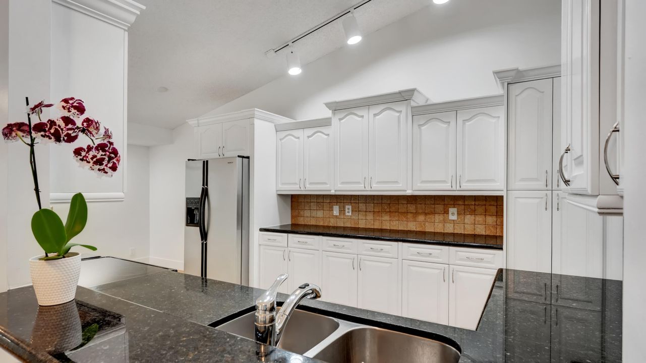 В аренду: $4,700 (4 спален, 2 ванн, 1773 Квадратных фут)