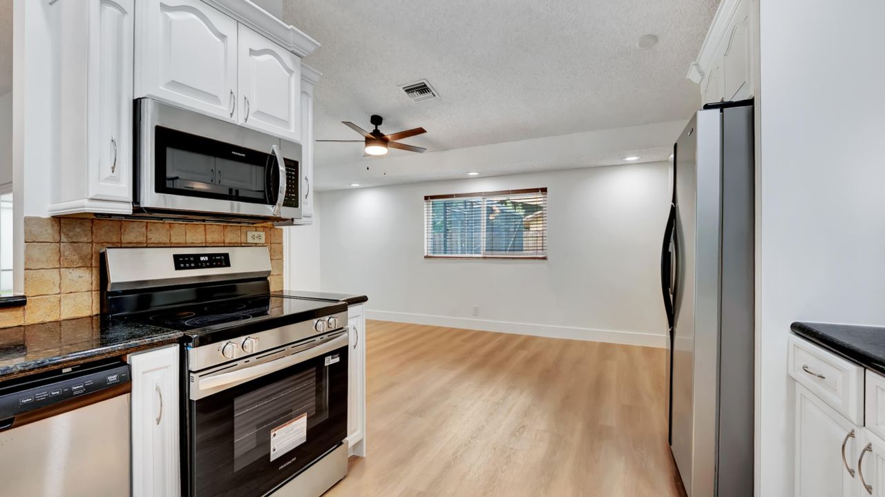 В аренду: $4,700 (4 спален, 2 ванн, 1773 Квадратных фут)