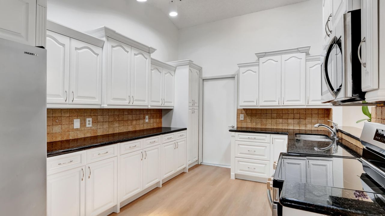 В аренду: $4,700 (4 спален, 2 ванн, 1773 Квадратных фут)