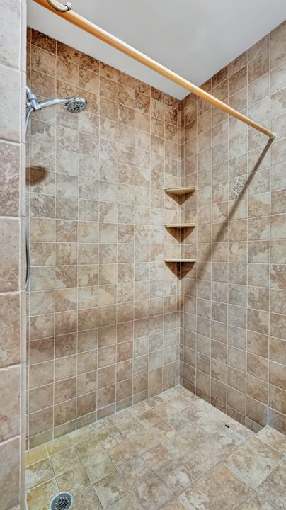 В аренду: $4,700 (4 спален, 2 ванн, 1773 Квадратных фут)