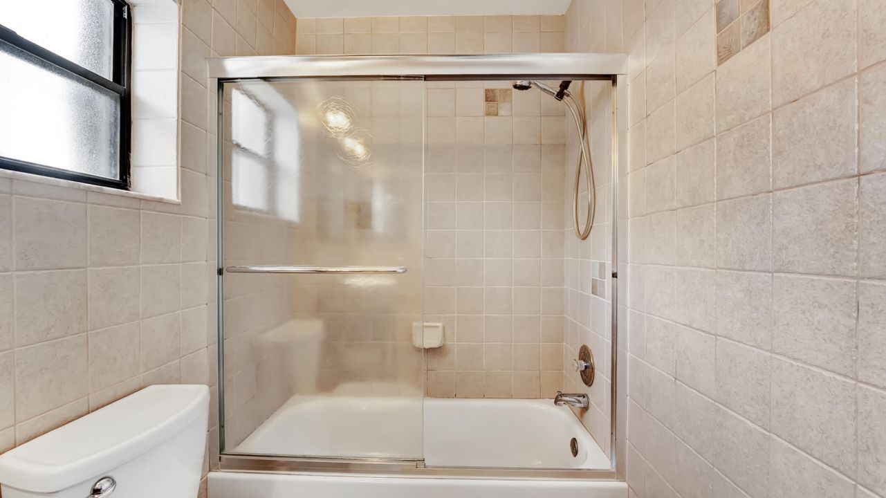 В аренду: $4,700 (4 спален, 2 ванн, 1773 Квадратных фут)