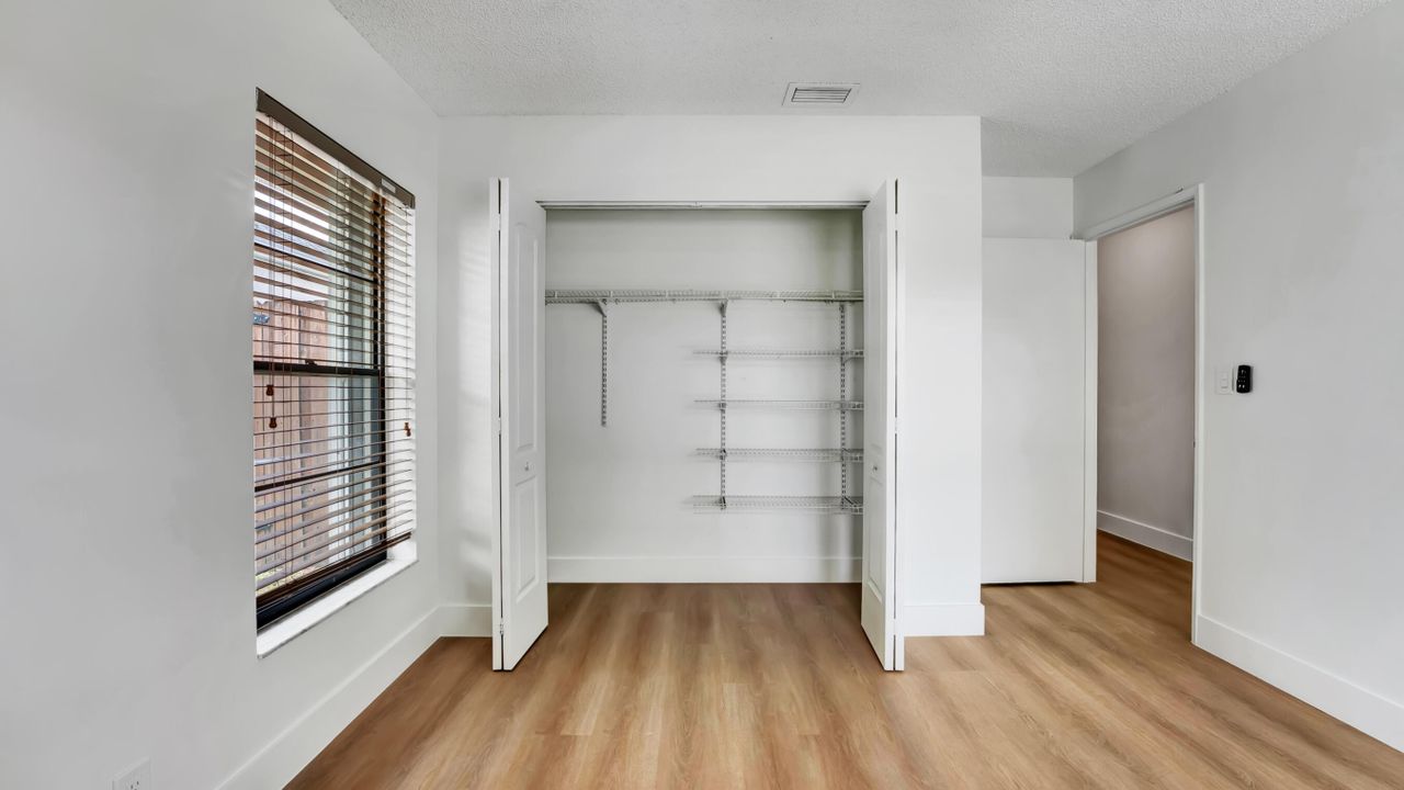 В аренду: $4,700 (4 спален, 2 ванн, 1773 Квадратных фут)