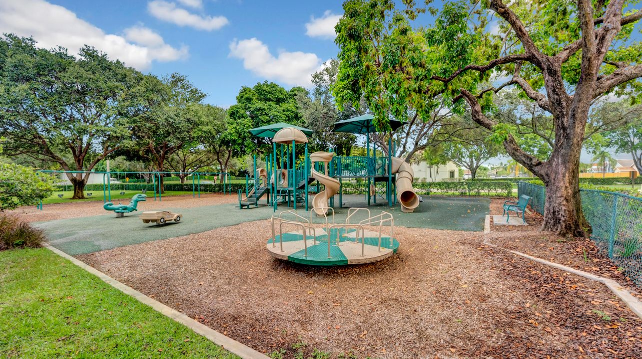 В аренду: $4,700 (4 спален, 2 ванн, 1773 Квадратных фут)