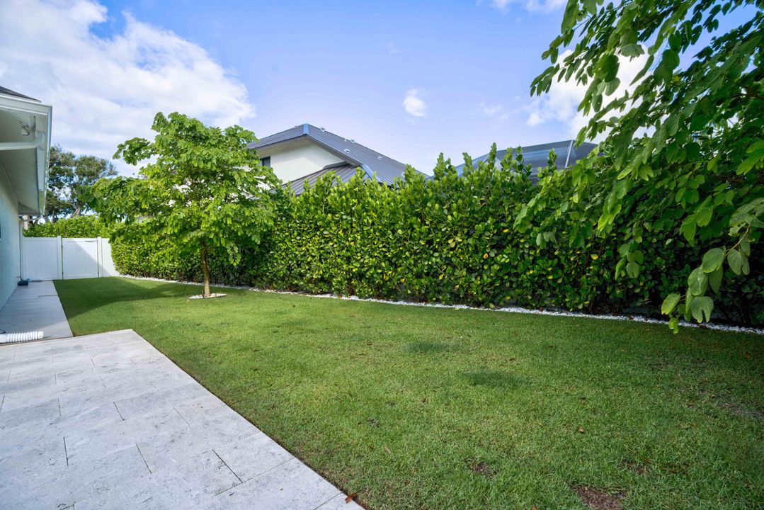 For Sale: $1,600,000 (4 beds, 3 baths, 2723 Square Feet)