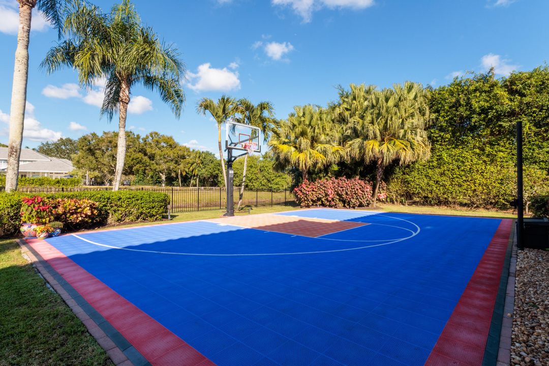 For Sale: $5,495,000 (6 beds, 5 baths, 6780 Square Feet)