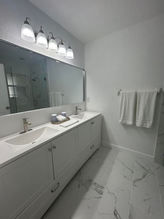 For Rent: $6,499 (3 beds, 2 baths, 1640 Square Feet)