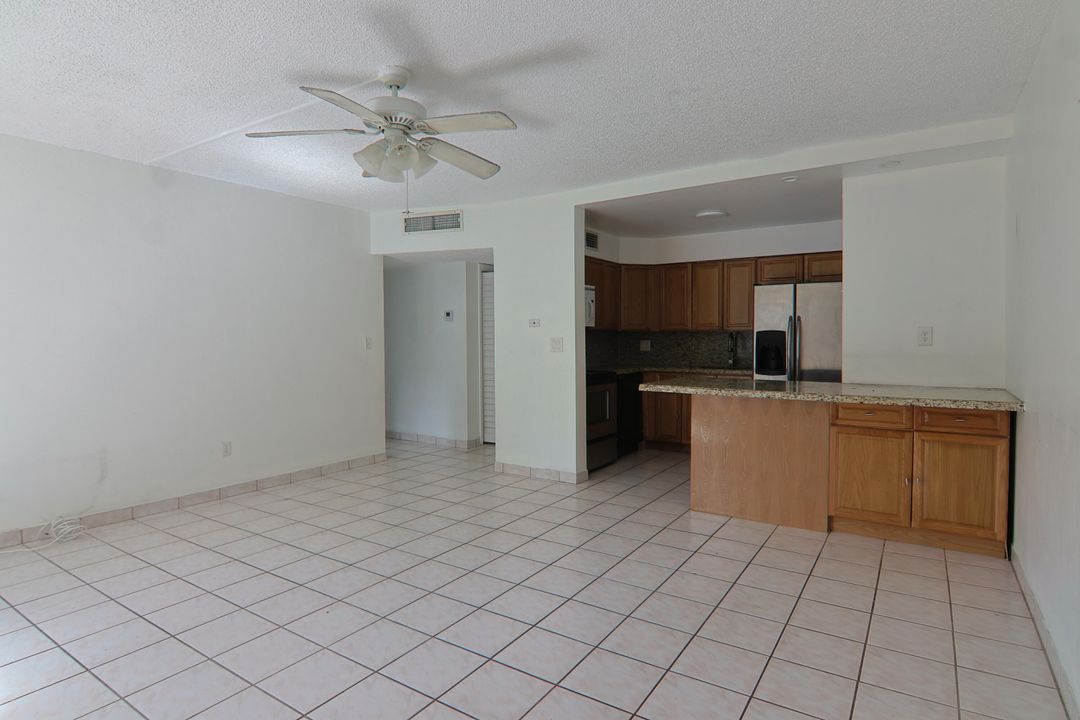 For Sale: $426,500 (2 beds, 2 baths, 939 Square Feet)