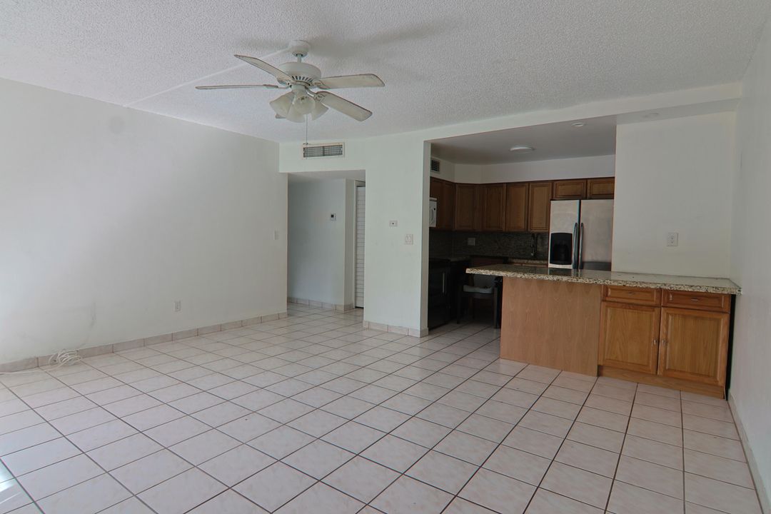 For Sale: $426,500 (2 beds, 2 baths, 939 Square Feet)