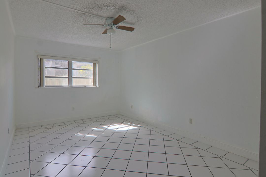 For Sale: $426,500 (2 beds, 2 baths, 939 Square Feet)