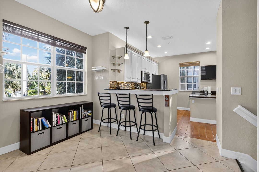 На продажу: $575,000 (4 спален, 2 ванн, 1599 Квадратных фут)