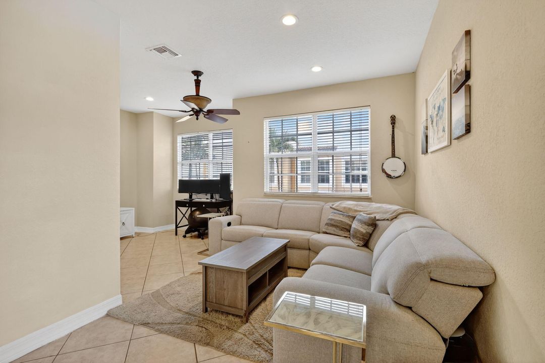 На продажу: $575,000 (4 спален, 2 ванн, 1599 Квадратных фут)