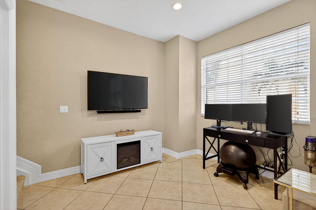 На продажу: $575,000 (4 спален, 2 ванн, 1599 Квадратных фут)